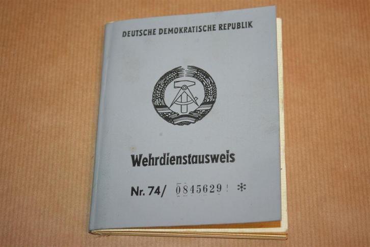 Wehrdienstausweis DDR - 1975 !, Boeken, Geschiedenis | Wereld, Gelezen, Europa, Ophalen of Verzenden
