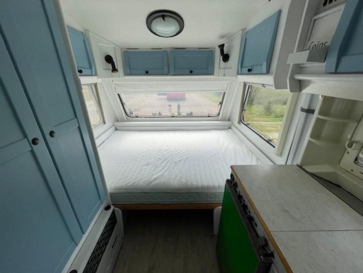 Leuk opgeknapte caravan, Caravans en Kamperen, Caravans, Particulier, tot en met 4, 500 - 750 kg, Rondzit, Vast bed, Fietsenrek