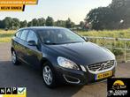 Nette Volvo V60 1.6 T3 Kinetic Trekhaak Airco 244 DKM NAP, Voorwielaandrijving, Zwart, 4 cilinders, 150 pk