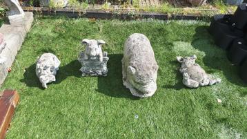 4 stuks betonnen varkens tuinbeelden zie de foto's beschikbaar voor biedingen