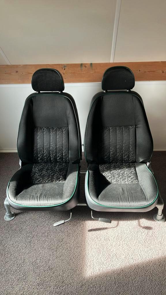 Unique Gamming / Garage / Man Cave MG sports car Seats, Huis en Inrichting, Stoelen, Zwart, Ophalen