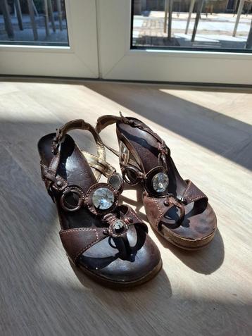Bruin leren sandalen met sleehak - Apepazza beschikbaar voor biedingen