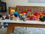 Diverse duplo figuren en doos met blokjes, Kinderen en Baby's, Speelgoed | Duplo en Lego, Duplo, Gebruikt, Ophalen of Verzenden