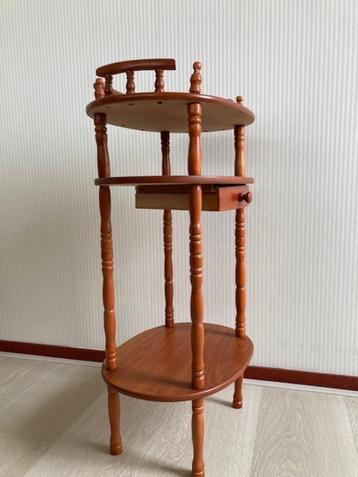  Houten sidetable  beschikbaar voor biedingen
