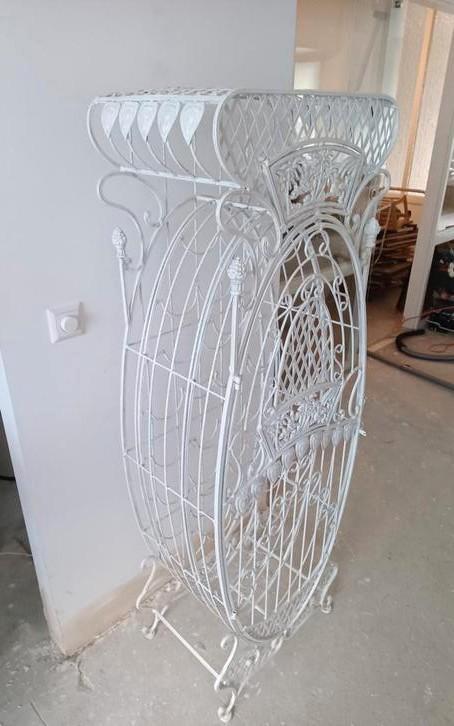 Prachtig gietijzeren wijnrek / wandrek., Huis en Inrichting, Woonaccessoires | Wijnrekken, 75 cm of meer, Metaal, 25 flessen of meer