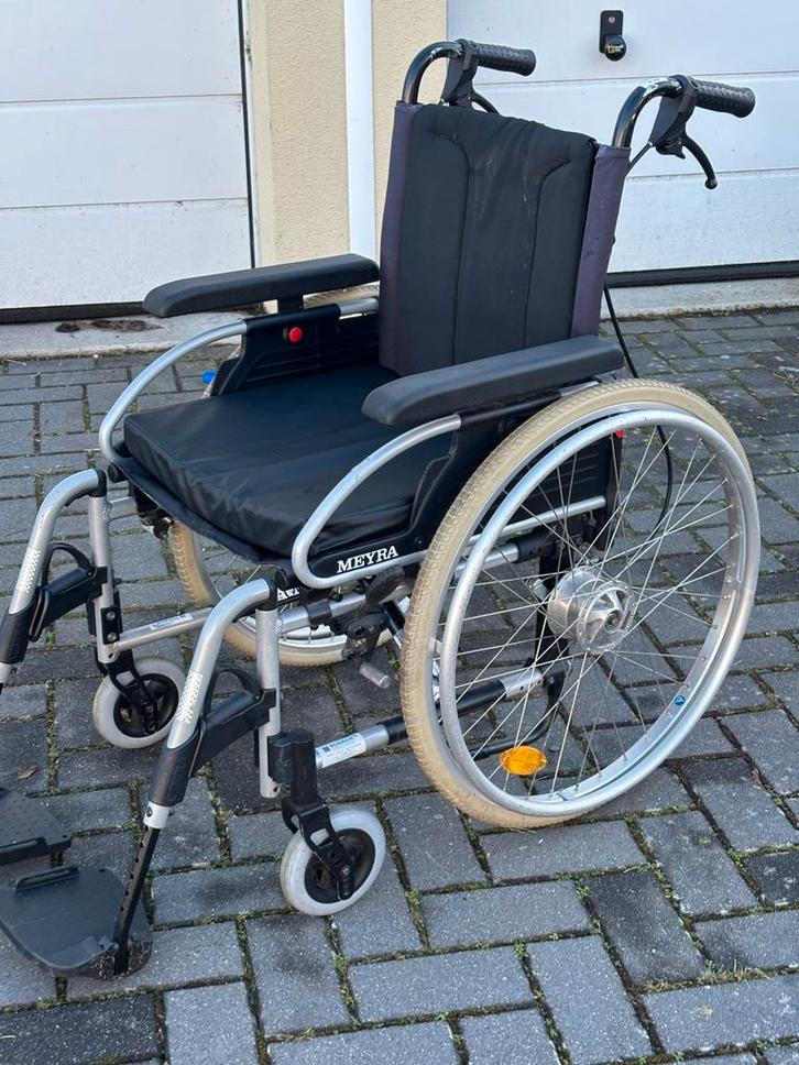 Degelijke inklapbare Rolstoel van Meyra, Diversen, Rolstoelen, Gebruikt, Handbewogen rolstoel, Inklapbaar, Ophalen of Verzenden