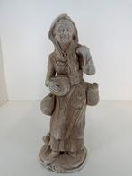 Vintage gipsen beeld vrouw met manden – 34 cm hoog, Antiek en Kunst, Ophalen of Verzenden