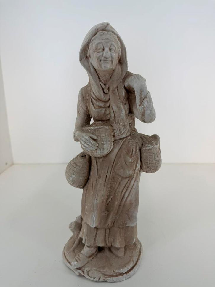 Vintage gipsen beeld vrouw met manden – 34 cm hoog, Antiek en Kunst, Kunst | Beelden en Houtsnijwerken, Ophalen of Verzenden