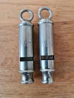 Vintage franse scouting fluitjes, Verzamelen, Ophalen of Verzenden, Embleem, Speld of Insigne