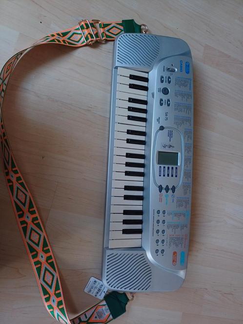 Casio SA-75 With Funky Vera Wang strap., Muziek en Instrumenten, Keyboards, Gebruikt, Overige aantallen, Casio, Ophalen