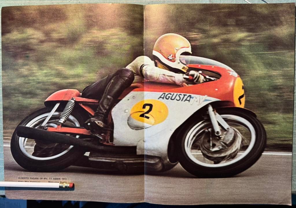 Poster 1972 Alberto Pagani op MV Agusta TT Assen, Verzenden, Zo goed als nieuw