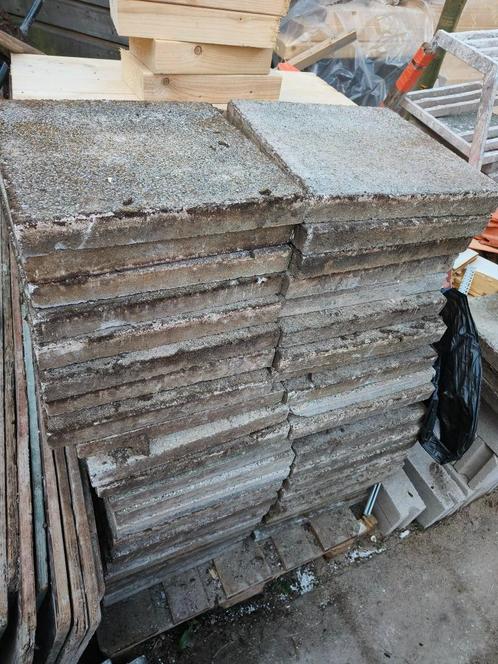 Tegels tuin 100+ stuks gratis op te halen, Tuin en Terras, Tegels en Klinkers, Gebruikt, Terrastegels, Beton, 10 m² of meer, Ophalen