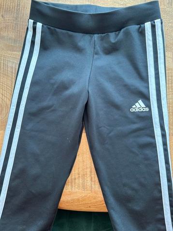 Nieuwe Adidas sportbroek legging mt 140 ongedragen beschikbaar voor biedingen