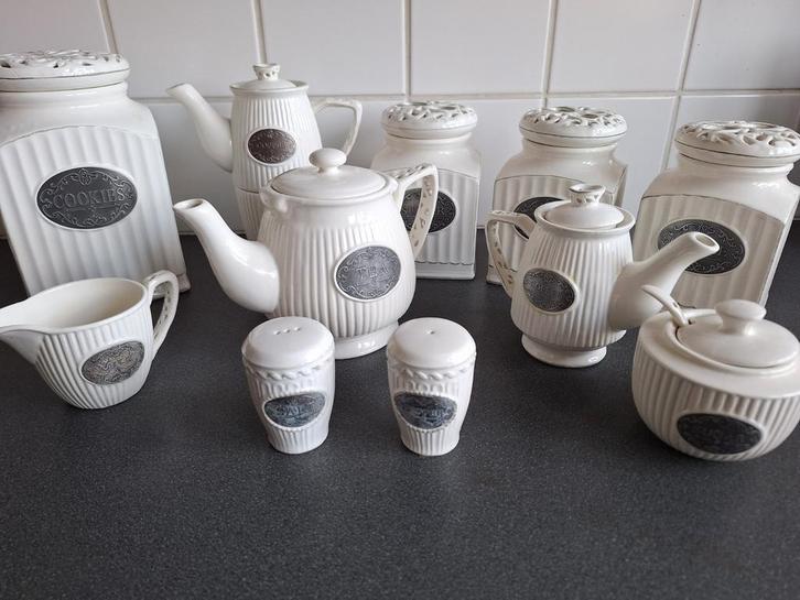 Vintage Keuken Servies Set - Wit Keramiek, Huis en Inrichting, Keuken | Keukenbenodigdheden, Zo goed als nieuw, Ophalen