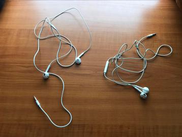 2x Apple earphone beschikbaar voor biedingen