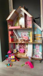 Barbiehuis kidkraft poppenhuis incl. meubels en speeltuin, Ophalen, Zo goed als nieuw, Poppenhuis