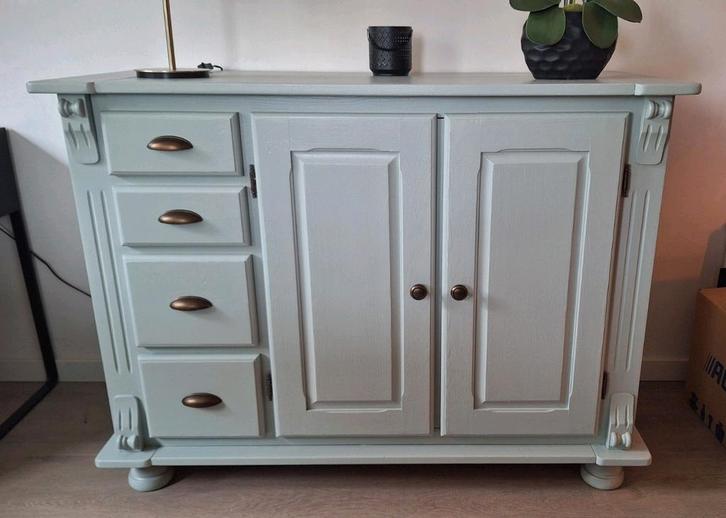 Mooie en zware mint groen geschilderde dressoir., Huis en Inrichting, Kasten | Dressoirs, Zo goed als nieuw, 100 tot 150 cm, 50 tot 75 cm