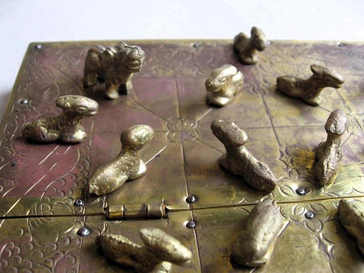 Bagh Chal handgemaakt Nepalees bordspel tijgers en geiten, Antiek en Kunst, Kunst | Niet-Westerse kunst, Ophalen of Verzenden