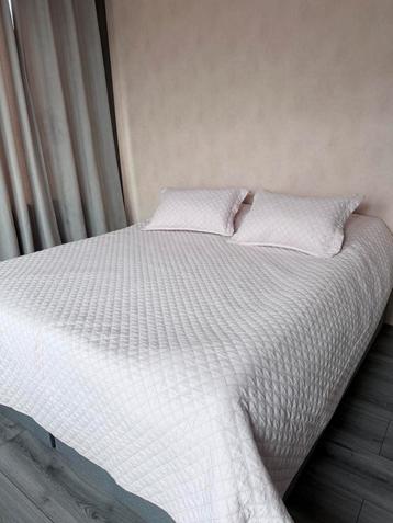 Boxspring met opbergruimte 180x200 cm  dekbed & kussenslope beschikbaar voor biedingen