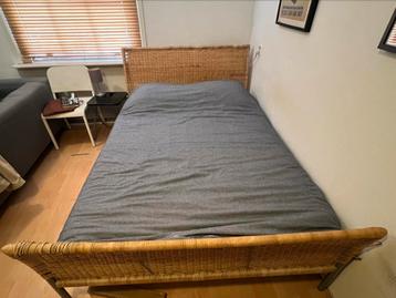 GRATIS bedframe + lattenbodem + matras