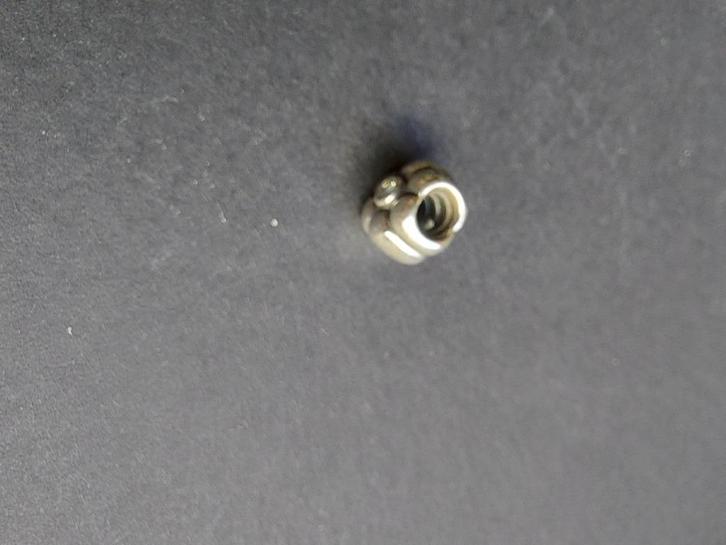 Aangeboden een originele Pandora bedel met zirkonia's (17), Sieraden, Tassen en Uiterlijk, Bedels, Gebruikt, Pandora, Zilver, Ophalen of Verzenden