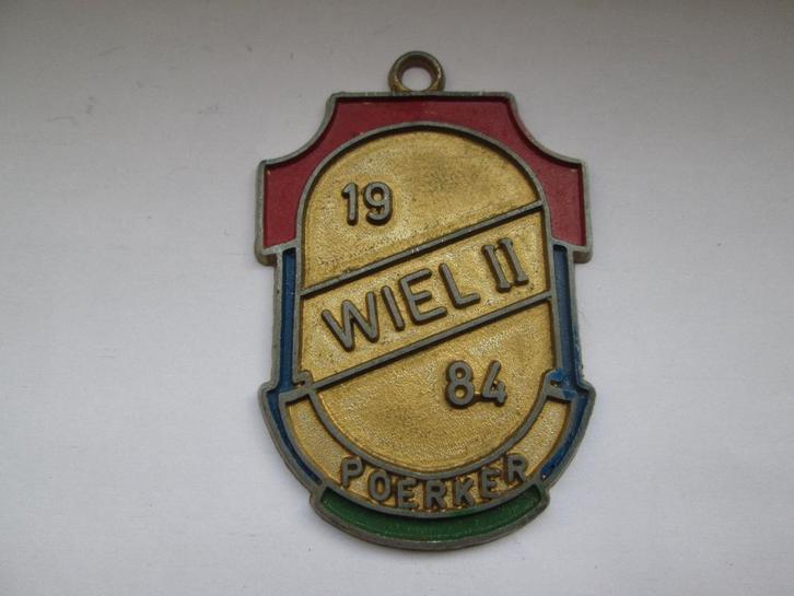 poerker prins wiel 2 1984 hout blerick, Hobby en Vrije tijd, Feestartikelen, Gebruikt, Feestartikel, Carnaval, Ophalen of Verzenden