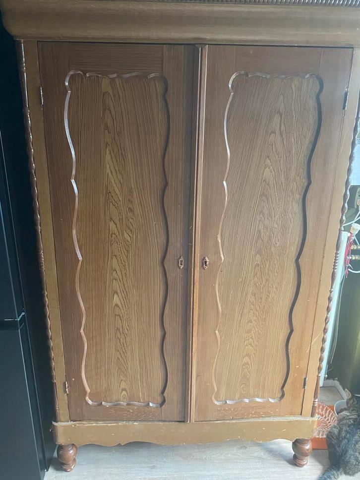 Antieke Kast met Koof, Antiek en Kunst, Antiek | Meubels | Kasten, Ophalen of Verzenden