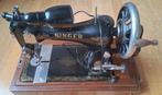 Oude Singer naaimachine uit 1909, Ophalen