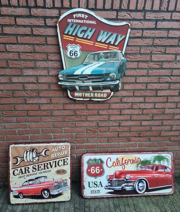 FIFTIES SIXTIES METALEN DECO BORDEN MET AMERIKAANSE AUTO'S  beschikbaar voor biedingen
