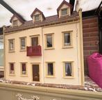 Mooi groot poppen huis drie etages, Verzamelen, Poppenhuizen en Toebehoren, Ophalen of Verzenden, Poppenhuis