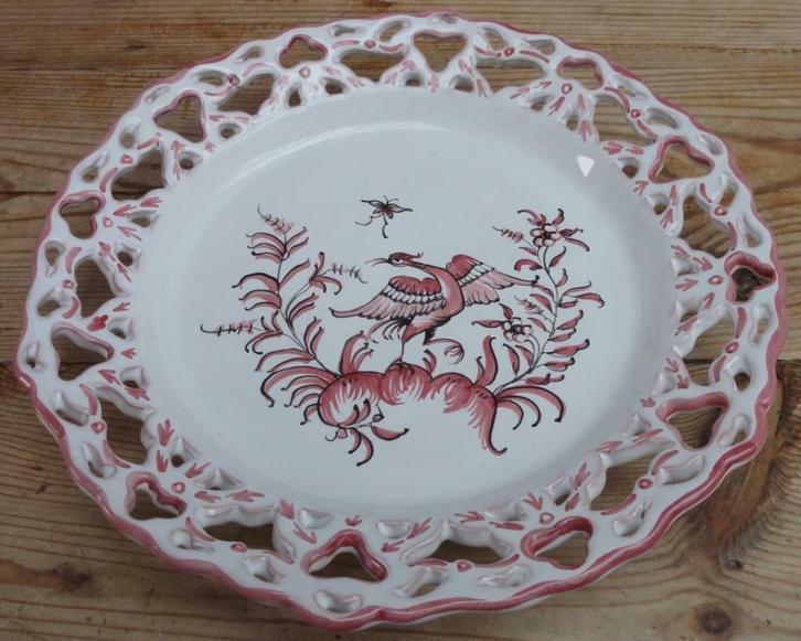 SALE Franse Moustiers wandbordje met rood motief, Antiek en Kunst, Curiosa en Brocante, Ophalen of Verzenden