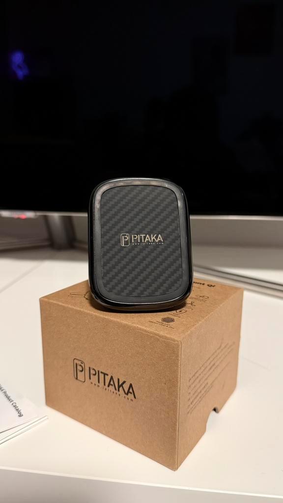 Pitaka MagEZ Mount Qi / Car Vent Mount / CM3001Q, Telecommunicatie, Mobiele telefoons | Telefoon-opladers, Gebruikt, Apple iPhone