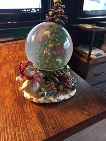 Vintage sneeuwbol''kerstboom*sneeuwpop.met kerstmuziek. beschikbaar voor biedingen