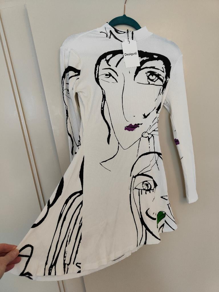 Witte jurk Desigual jurk met gezichten print maat M, Kleding | Dames, Jurken, Maat 38/40 (M), Wit, Nieuw, Ophalen of Verzenden