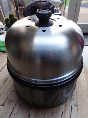 Gebruikte maar nog zeer nette Cobb Premier barbecue. beschikbaar voor biedingen