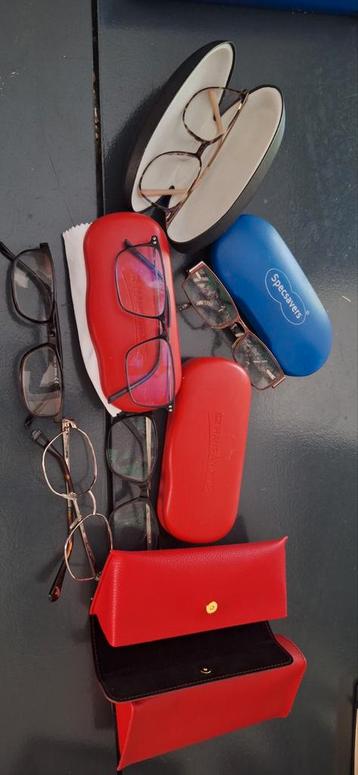 Leesbrillen en hoesjes. Omg binnenstad Enschede beschikbaar voor biedingen
