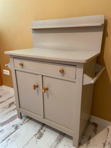 Vintage Commode - Charmant & Functioneel beschikbaar voor biedingen