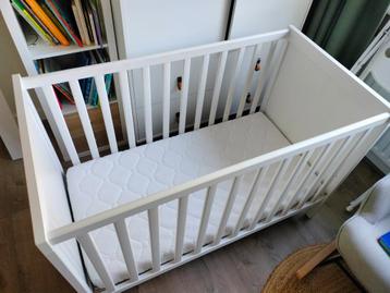 IKEA Sundvik babybedje met matras – In uitstekende staat beschikbaar voor biedingen