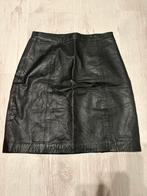 Zwarte leren rok - Vintage Look maat 36, Kleding | Dames, Rokken, Zwart, Nieuw, Ophalen of Verzenden, Knielengte