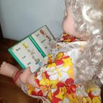 Oude vintage pop met boek met geluiden **, Verzamelen, Poppen, Ophalen of Verzenden