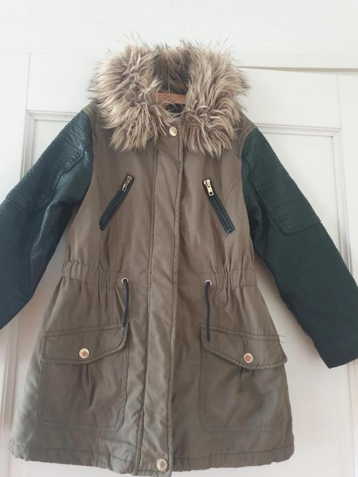 Winterjas 140 legergroen meisje jas, Kinderen en Baby's, Kinderkleding | Maat 140, Gebruikt, Meisje, Jas, Ophalen of Verzenden