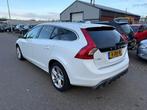 Volvo V60 2.4 D6 AWD Plug-In Hybrid R-Design Automaat Bj:201, Auto's, Volvo, Automaat, Wit, Vierwielaandrijving, 11 kWh