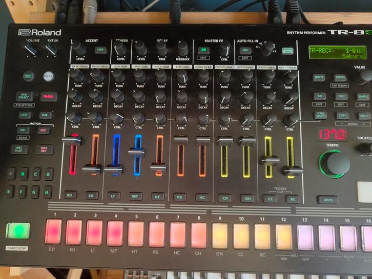 Roland TR-8S Rhythm Performer - Topstaat!, Muziek en Instrumenten, Drumcomputers, Zo goed als nieuw, Roland, Ophalen