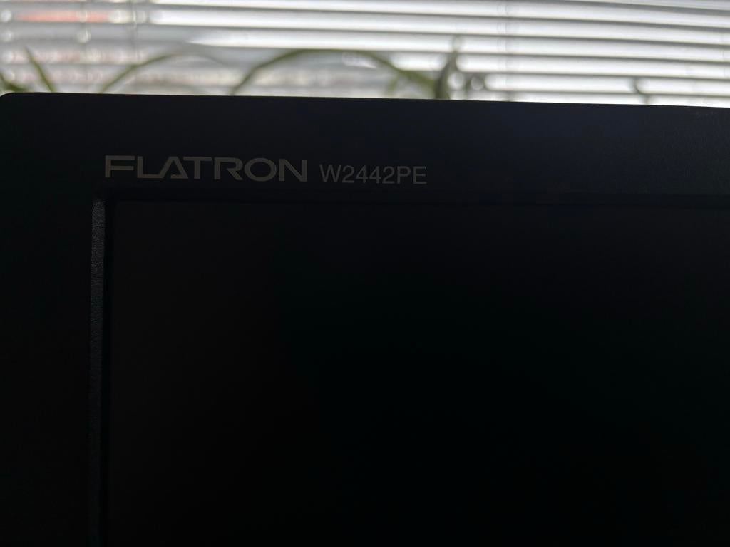 LG Flatron W2442PE 24 inch Beeldscherm, Gebruikt, In hoogte verstelbaar, Full HD, Ophalen of Verzenden