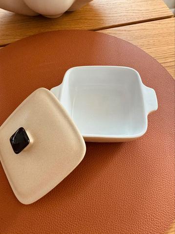 Warm beige ovenschaaltje met deksel NIEUW  beschikbaar voor biedingen