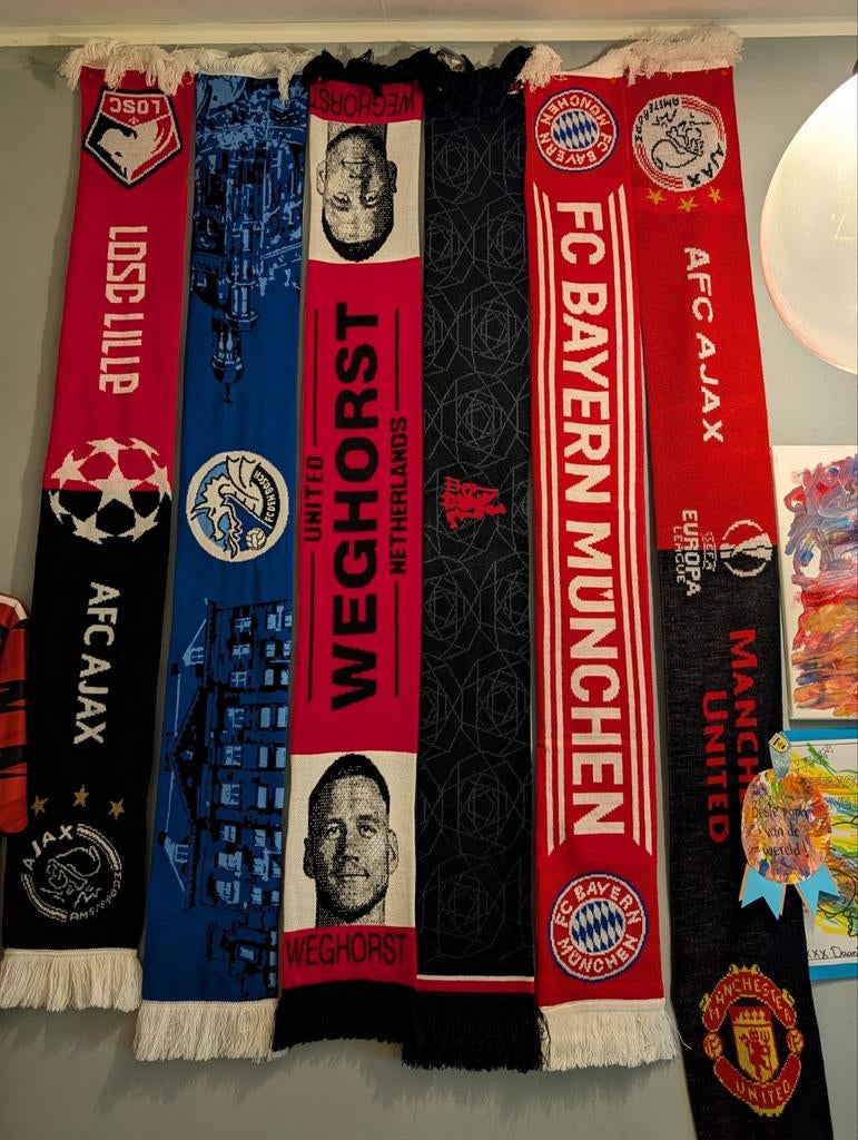 Voetbal sjaals van diverse clubs en spelers, Ophalen of Verzenden, Overige typen