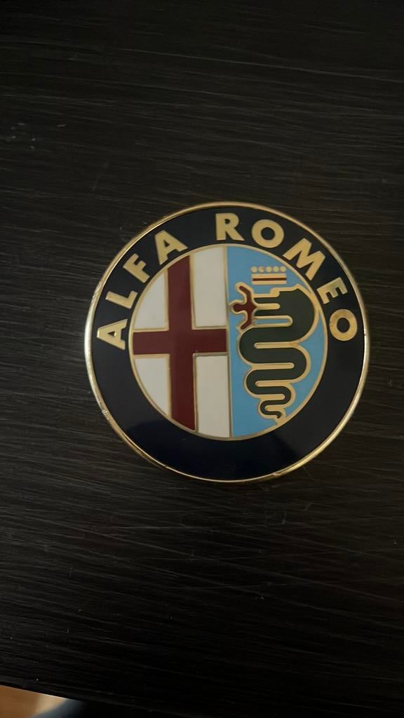 Metalen alfa romeo logo, Seizoenskaart, Eén persoon