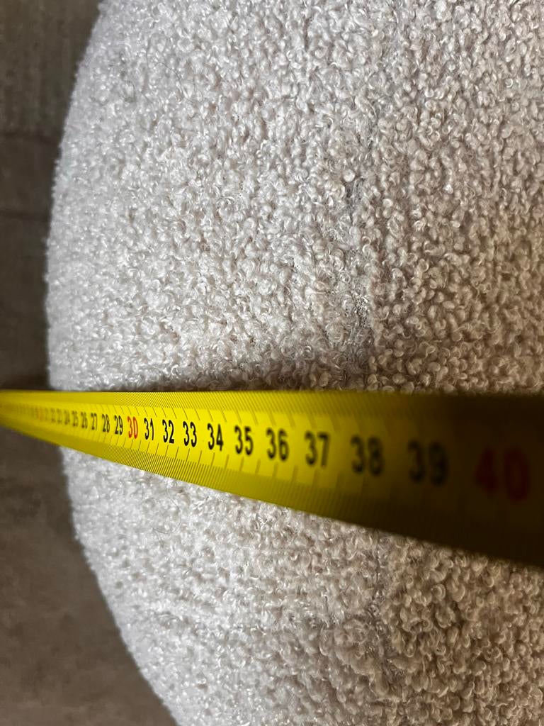 Crème Bouclé Poef / Voetenbankje - Zo goed als nieuw, Minder dan 50 cm, Rond, Ophalen of Verzenden, Zo goed als nieuw