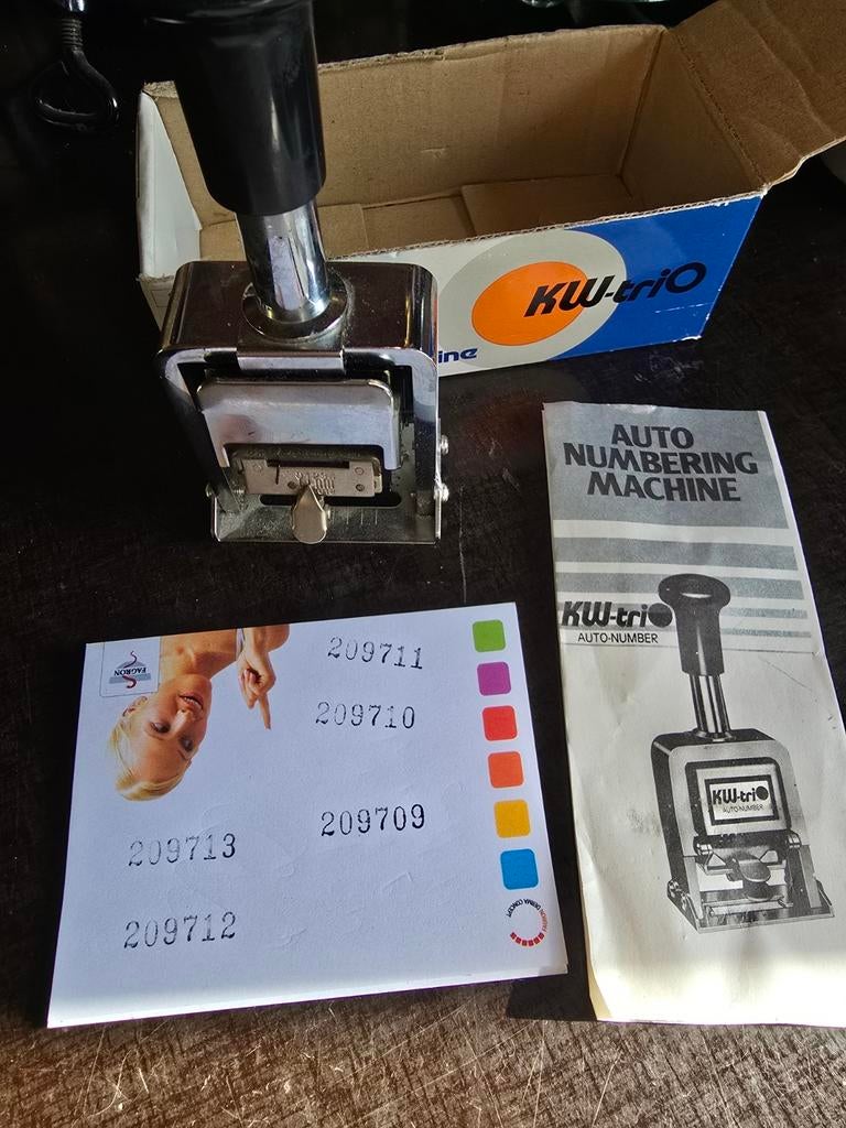 Vintage KW Trio numeroteur / doortelstempelautomaat €35, Ophalen of Verzenden
