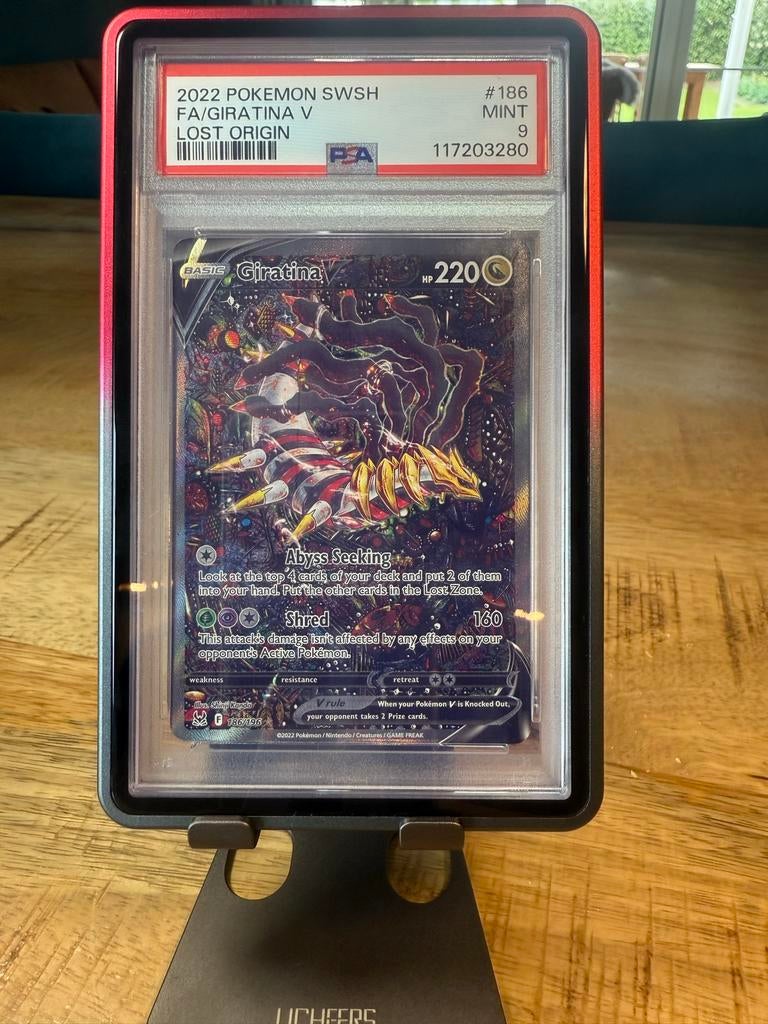 Pokémon Giratina V - 186/196 -Lost Origin (PSA 9), Hobby en Vrije tijd, Verzamelkaartspellen | Pokémon, Ophalen of Verzenden, Zo goed als nieuw